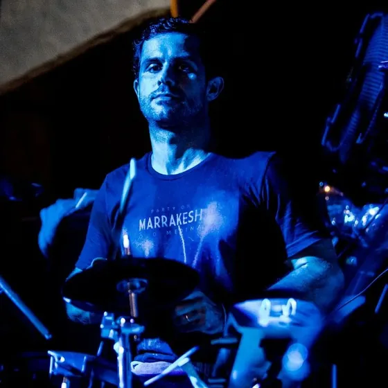 Diogo, baterista e vocalista da Gravata Fake